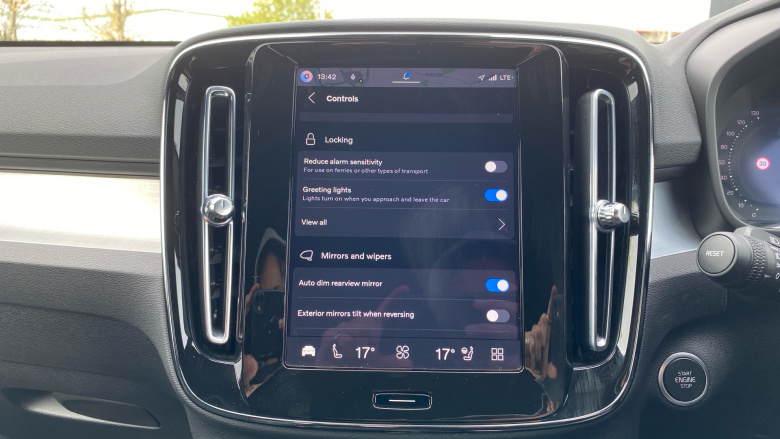 Volvo XC40 2.0 B4P Plus Black Edition 5dr Auto Petrol Estate